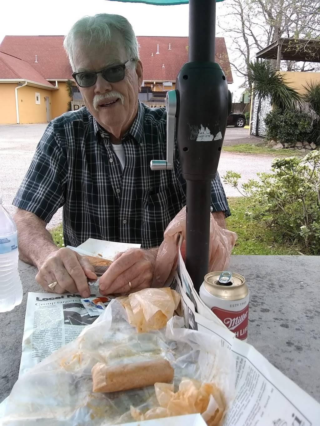 Doris Hot Tamales | restaurant | 10029 Doris Deno Ave, DIberville, MS 39540, USA | 2283920232 OR +1 228-392-0232