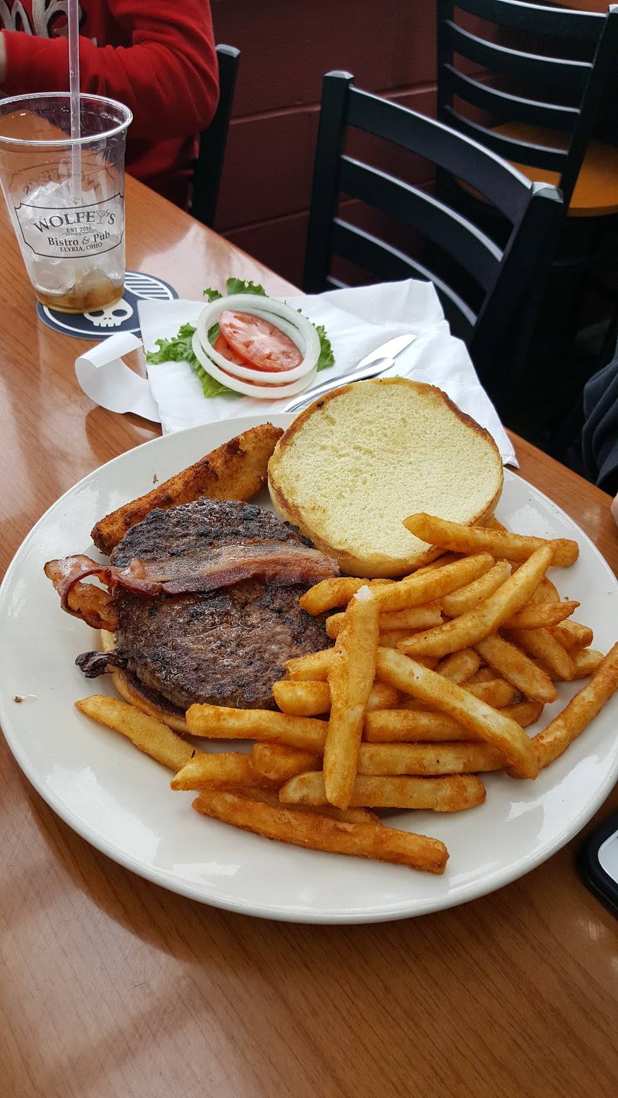 Wolfeys Bistro and Pub | restaurant | 1069 E Broad St, Elyria, OH 44035, USA | 4403659002 OR +1 440-365-9002