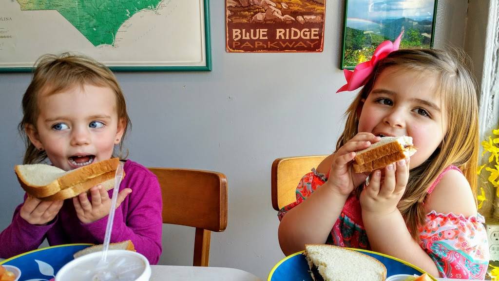 Three Chopt Sandwich Shoppe | meal takeaway | 103 3rd Ave E, Hendersonville, NC 28792, USA | 8286920228 OR +1 828-692-0228