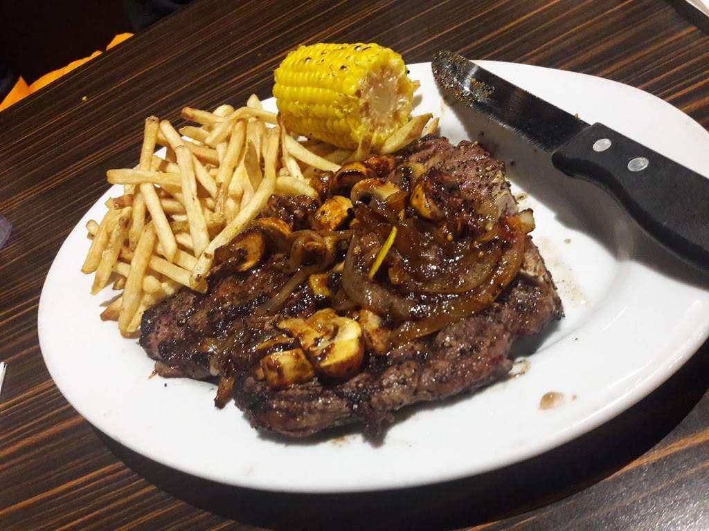 Chucks Roadhouse Bar & Grill | restaurant | 700 Taunton Rd E, Whitby, ON L1R 0K6, Canada | 9056200001 OR +1 905-620-0001