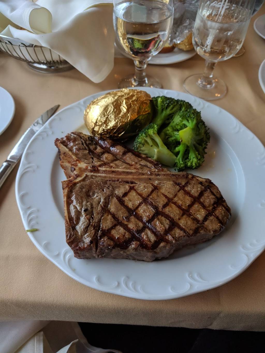 Golfs Steak House & Seafood | restaurant | 598 Lancaster St W, Kitchener, ON N2K 1M3, Canada | 5195794050 OR +1 519-579-4050