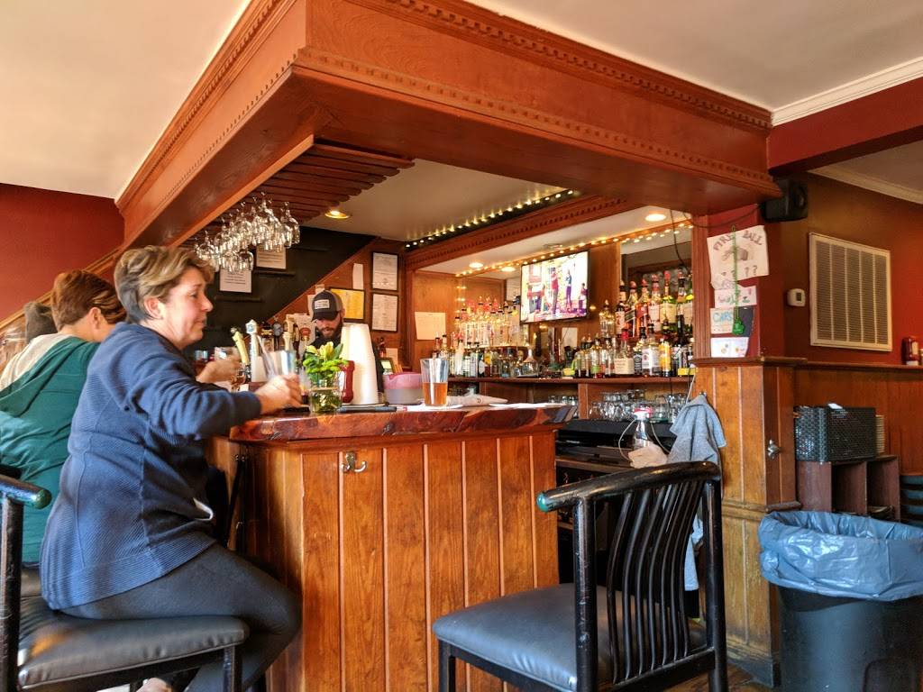 Red Horse Tavern LLC | restaurant | 118 W Washington St, Middleburg, VA 20117, USA | 5406876443 OR +1 540-687-6443