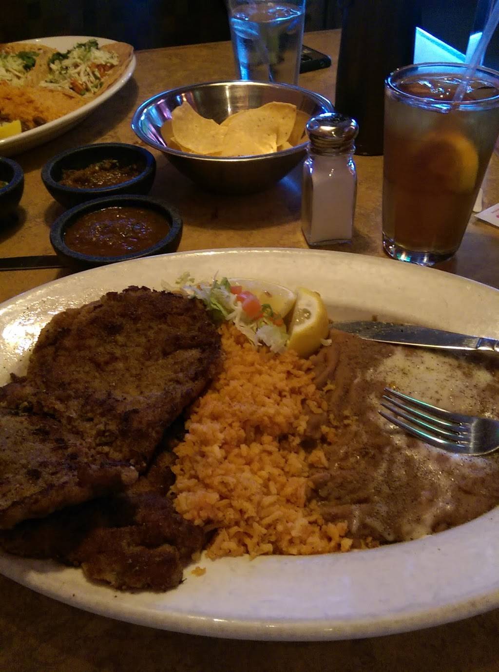 Salazars Grill & Bar | restaurant | 345 Sierra St, Kingsburg, CA 93631, USA | 5598971843 OR +1 559-897-1843