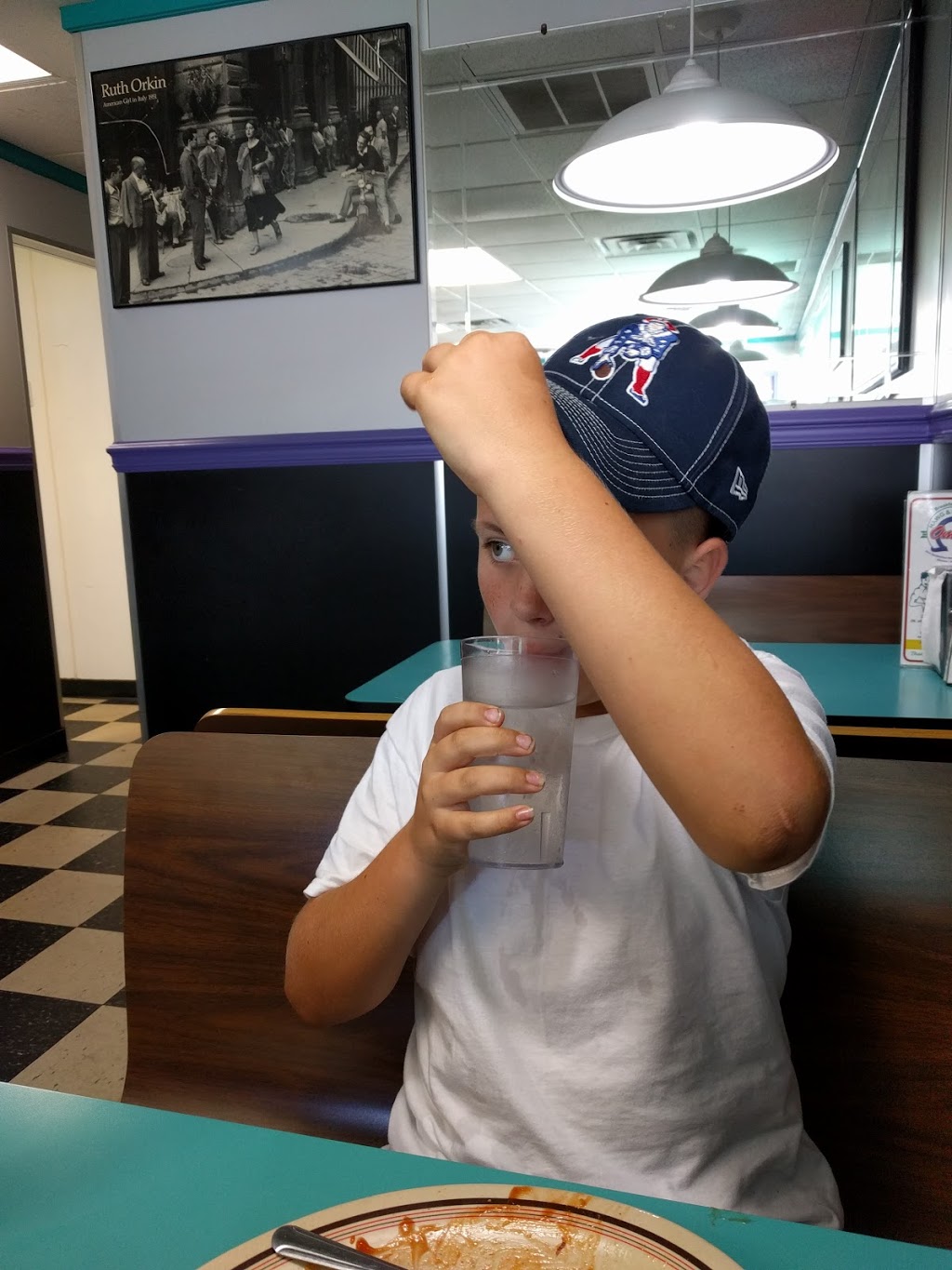 Omega Hawg & Dawg Deli | restaurant | 2100 Hilton Rd, Ferndale, MI 48220, USA | 2485485700 OR +1 248-548-5700