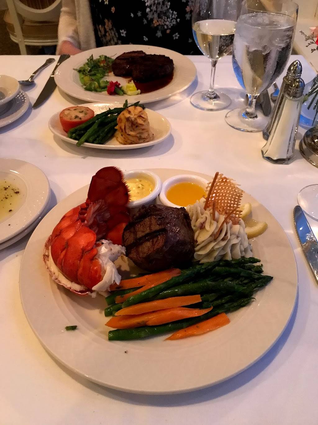 Reading Room Restaurant | restaurant | 1 Newport Dr, Bar Harbor, ME 04609, USA | 2072883351 OR +1 207-288-3351