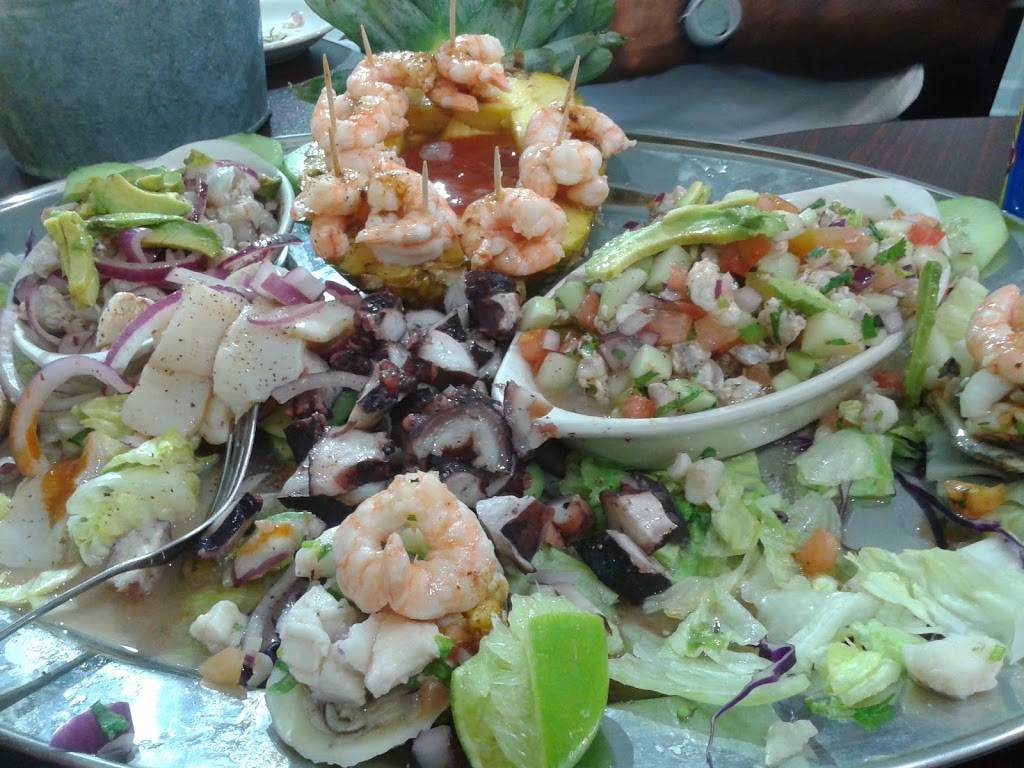 Mariscos La Barca | restaurant | 221 N California Ave, City of Industry, CA 91744, USA | 6269615600 OR +1 626-961-5600