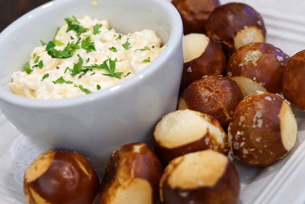 Badgerland Bar & Grill | restaurant | 525 W Johnson St, Madison, WI 53703, USA | 6082513033 OR +1 608-251-3033