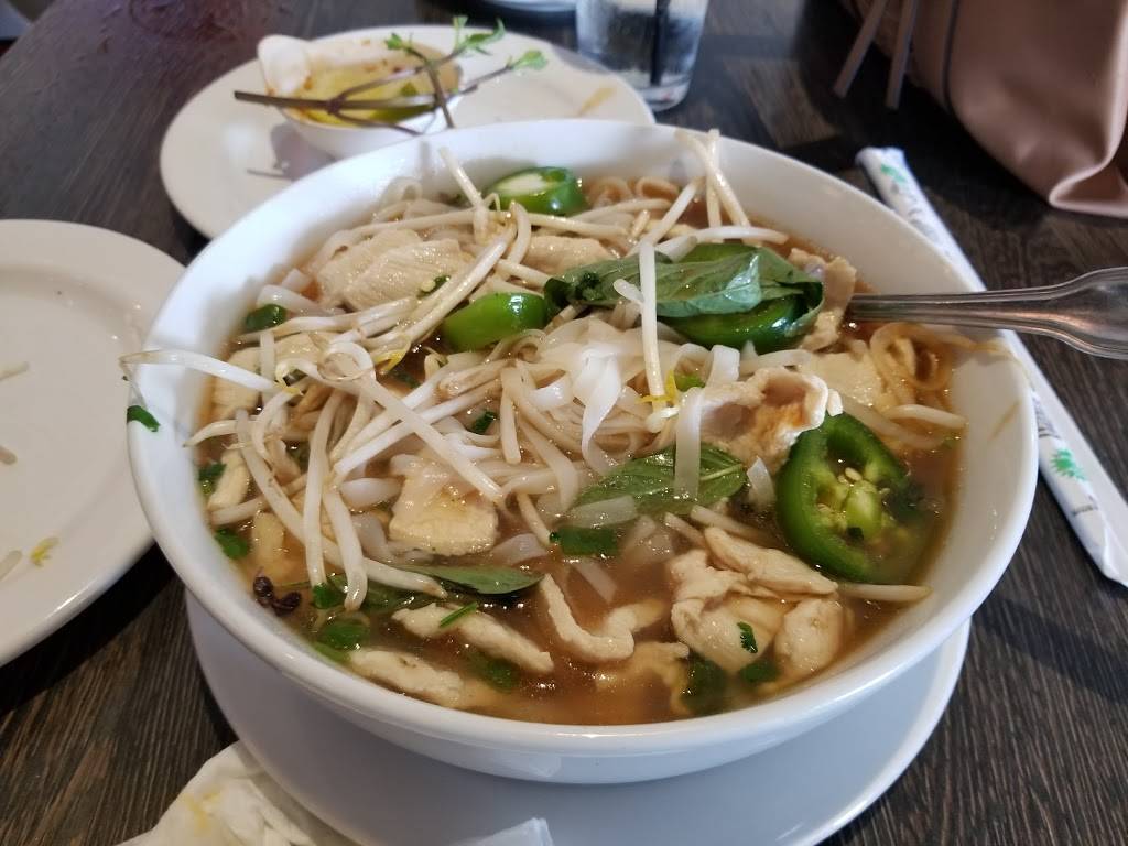 RedThai Southeast Asian Kitchen | restaurant | 7822 N 12th St, Phoenix, AZ 85020, USA | 6028703015 OR +1 602-870-3015