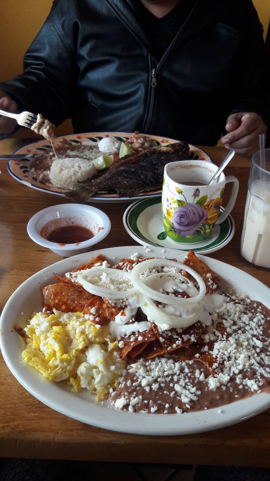 Panchos Mexican & Salvadorean Restaurant | restaurant | 16082 Main St, Hesperia, CA 92345, USA | 7609493336 OR +1 760-949-3336