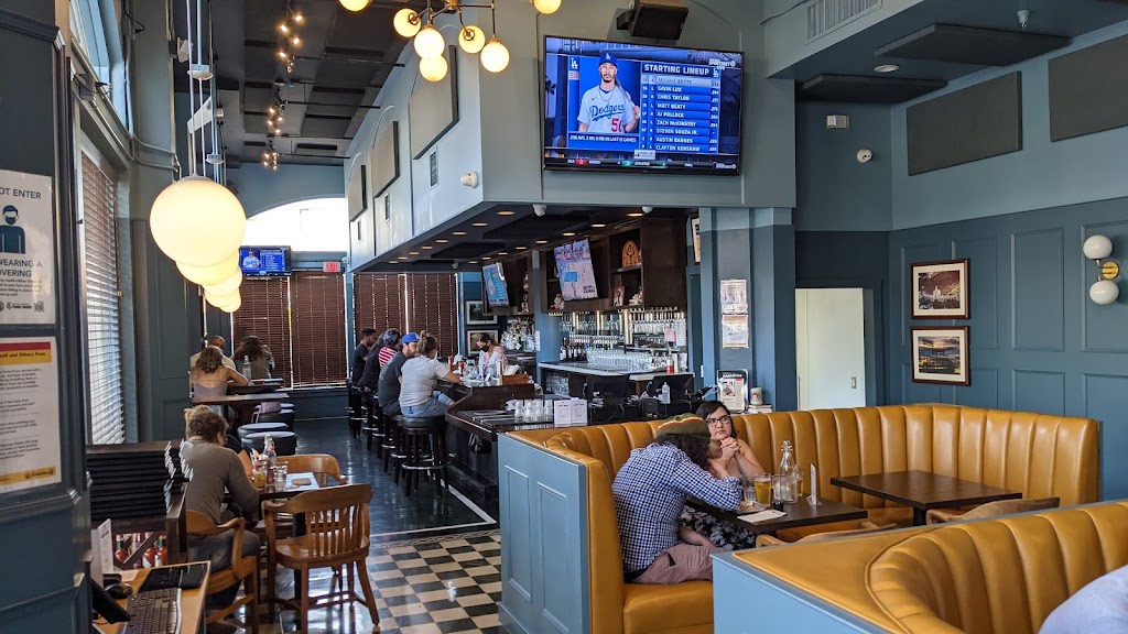 The Greyhound Bar & Grill | restaurant | 933 S Brand Blvd, Glendale, CA 91204, USA | 7472406825 OR +1 747-240-6825