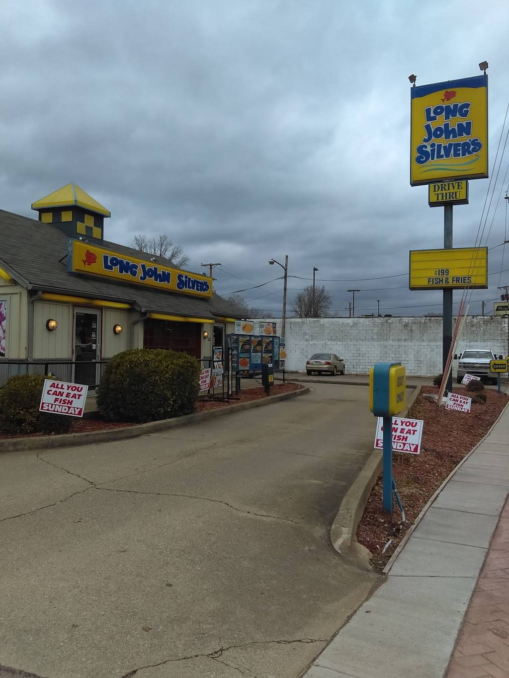 Long John Silvers | restaurant | 4630 MacCorkle Ave SW, Charleston, WV 25309, USA | 3047687210 OR +1 304-768-7210