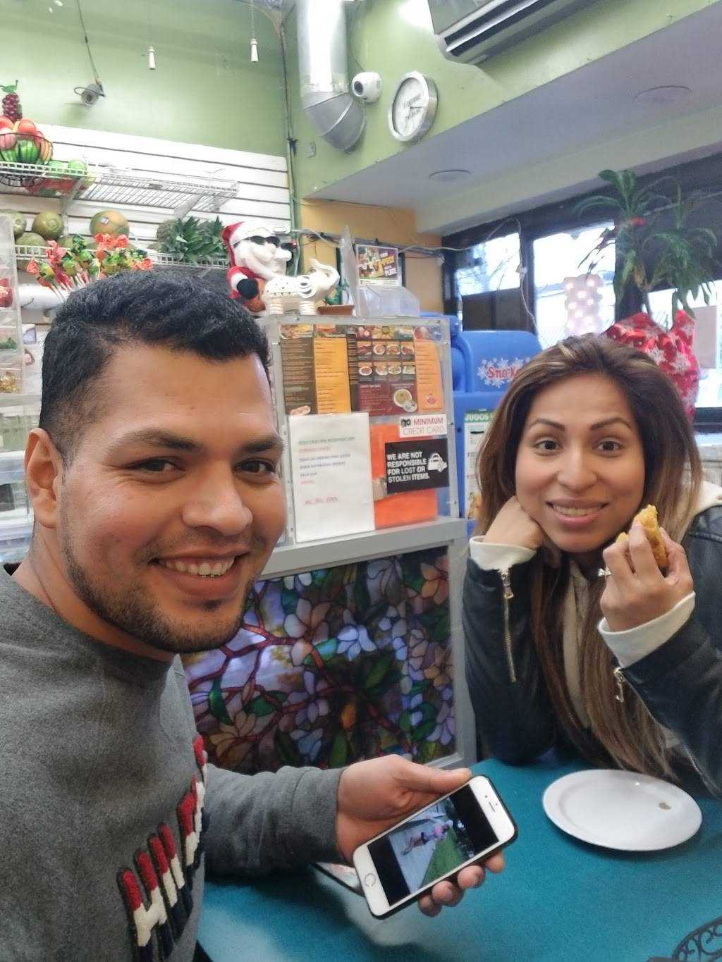 Pecas Y Algo Mas Restaurant | restaurant | 4420 Greenpoint Ave, Sunnyside, NY 11104, USA | 7183894443 OR +1 718-389-4443