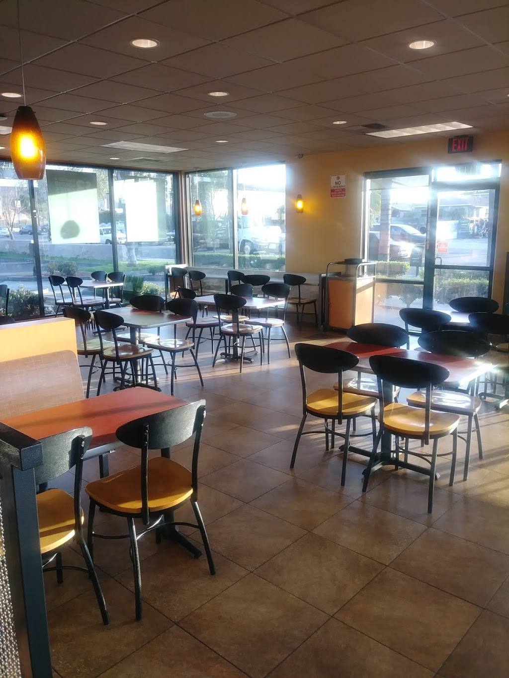 Jack in the Box | restaurant | 11400 S Figueroa St, Los Angeles, CA 90061, USA | 3237572677 OR +1 323-757-2677