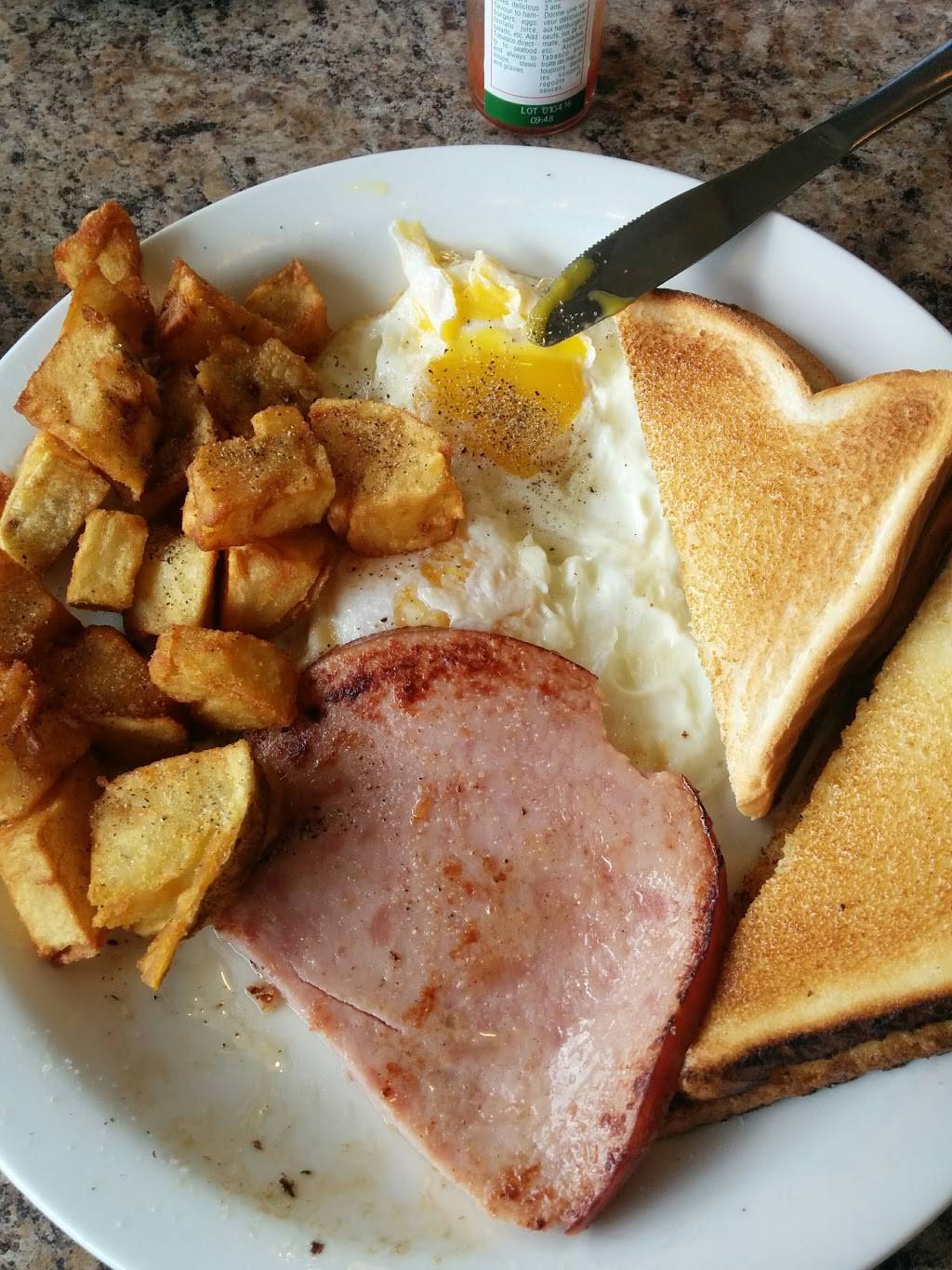 Traditions Family Restaurant | restaurant | 1053 Simcoe St N, Oshawa, ON L1G 4X1, Canada | 9054368849 OR +1 905-436-8849