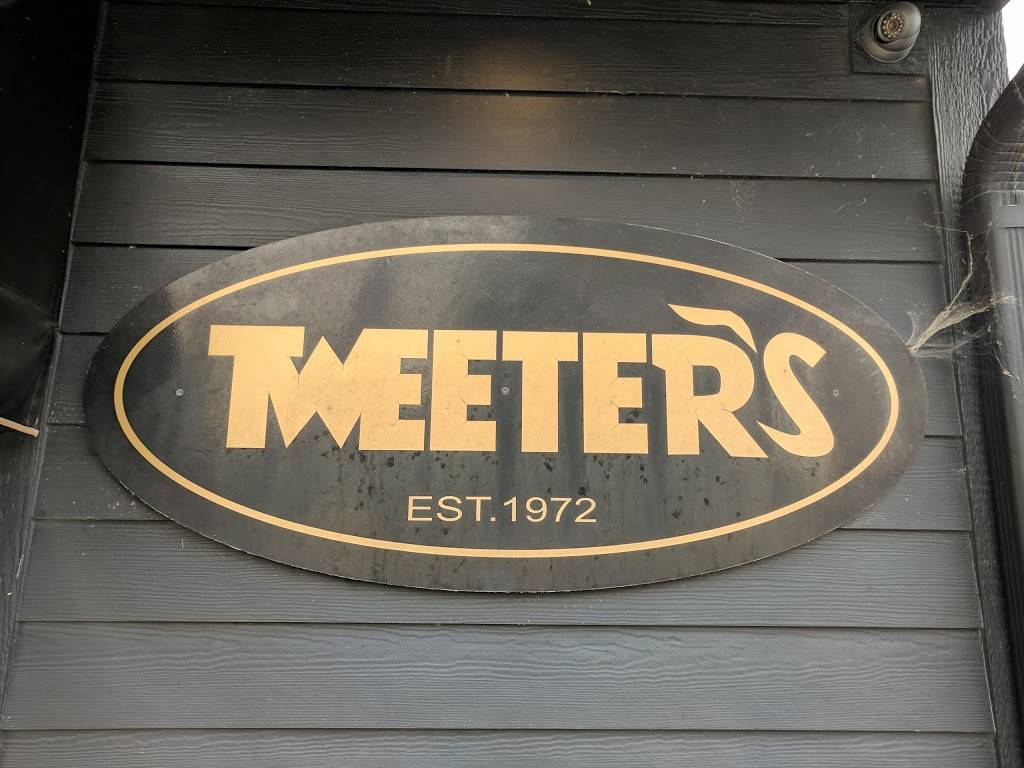 Tweeters Bar & Grill | restaurant | 1027 US-71, Okoboji, IA 51355, USA | 7123329421 OR +1 712-332-9421