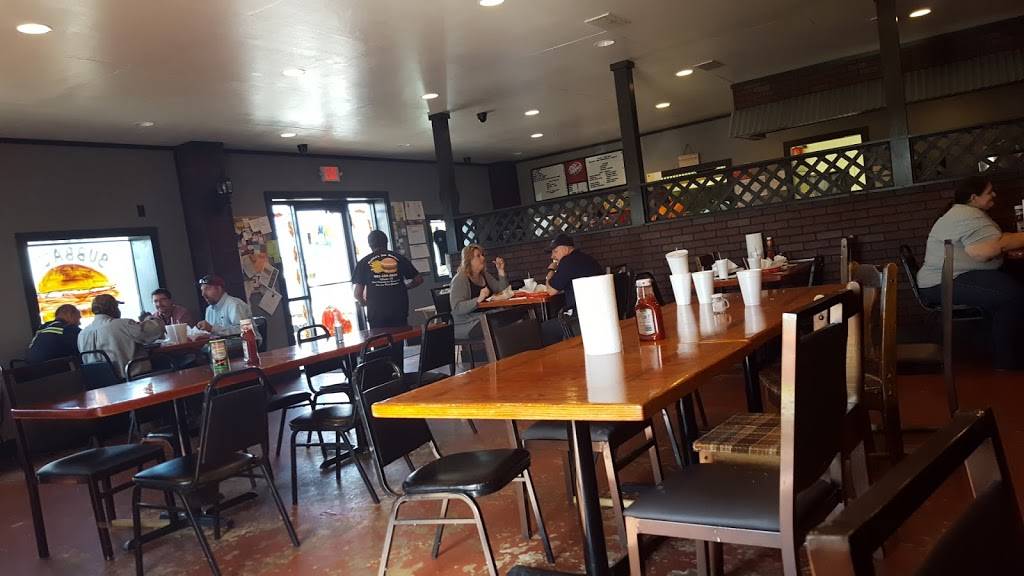 Bubbas Fat Burgers & BBQ | restaurant | 1111 S Wood St, Gilmer, TX 75645, USA | 9036800899 OR +1 903-680-0899