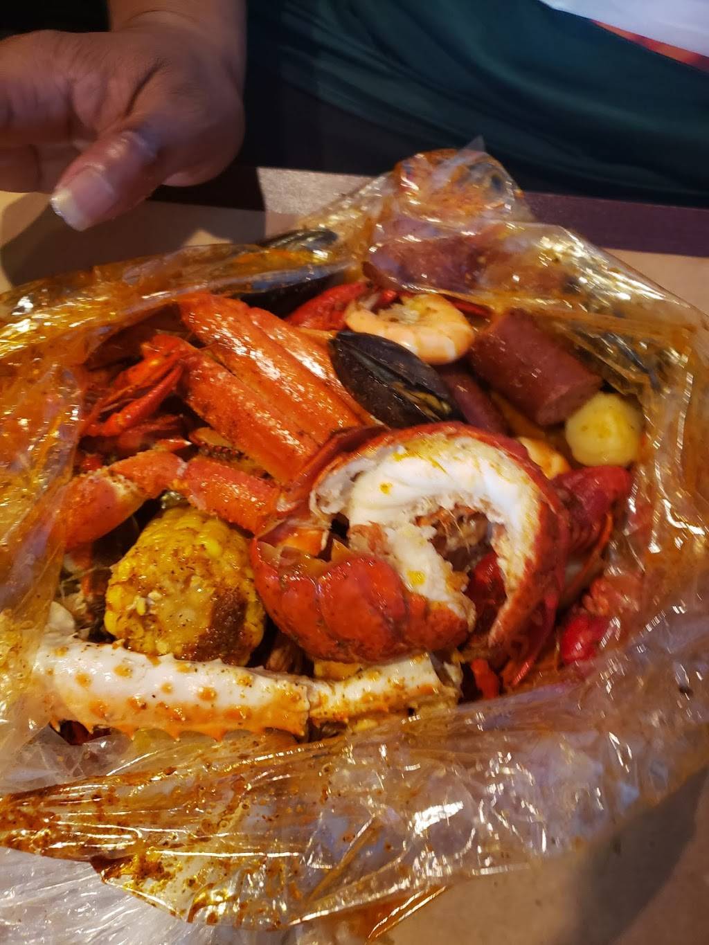 Crustacean Boil N Grill | restaurant | 2077 Walmart Way, Midlothian, VA 23113, USA | 8045945791 OR +1 804-594-5791