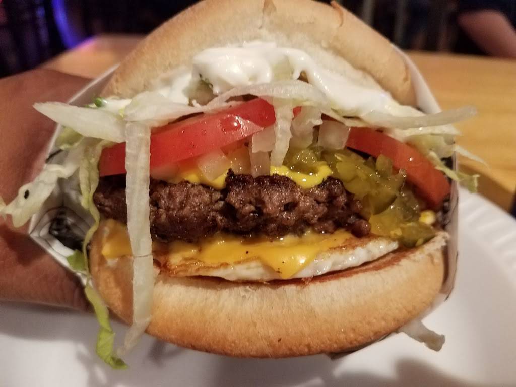Fatburger | restaurant | 5040 Wild Horse Pass Blvd, Chandler, AZ 85226, USA | 8009464452 OR +1 800-946-4452