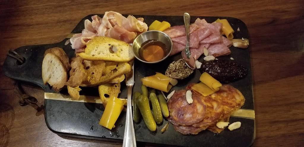 The Earl | restaurant | 109 E Market St, New Albany, IN 47150, USA | 8125902611 OR +1 812-590-2611