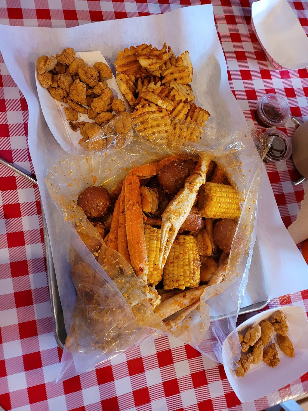 Lowcountry Lakeview | restaurant | 3343 N Clark St, Chicago, IL 60657, USA | 3128666161 OR +1 312-866-6161