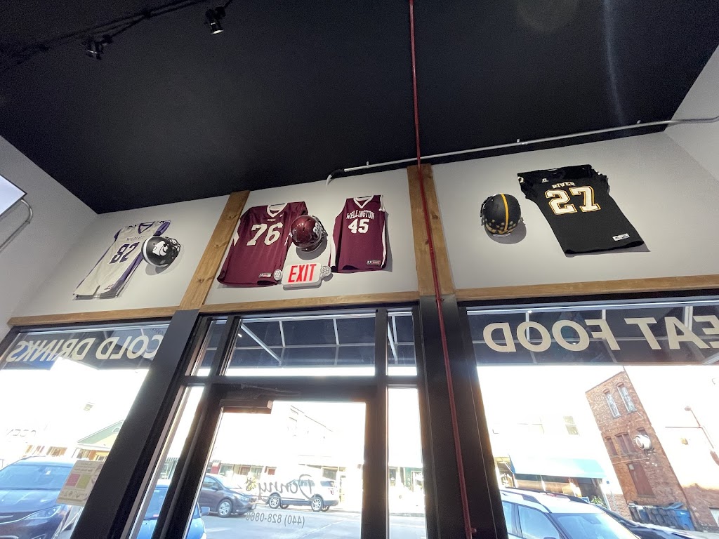 Donnys | restaurant | 203 N Main St, Wellington, OH 44090, USA | 4408280888 OR +1 440-828-0888