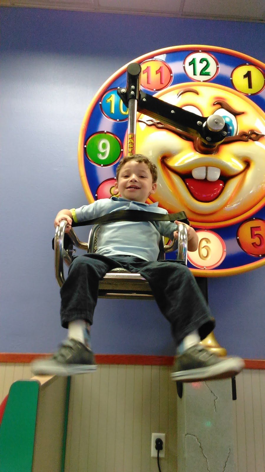 Chuck E. Cheese | restaurant | 1725 Metro Dr, Alexandria, LA 71301, USA | 3184459843 OR +1 318-445-9843