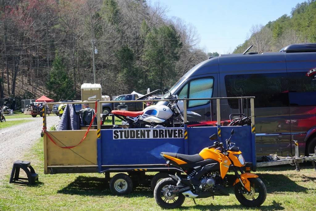 Hardees | restaurant | 127 Bank St, Tellico Plains, TN 37385, USA | 4232533350 OR +1 423-253-3350