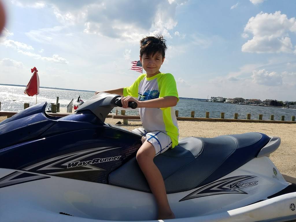 The Dock Outfitters | restaurant | 5 NJ-35, Seaside Heights, NJ 08751, USA | 7328308171 OR +1 732-830-8171