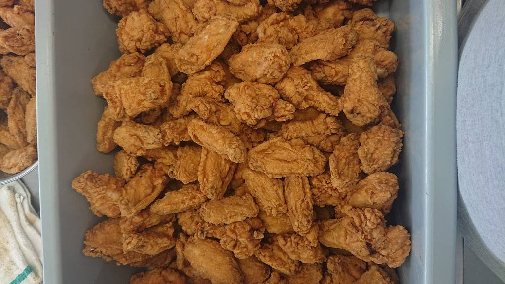 Huntzys Pizza & Wings | meal delivery | 636 Broadway St, Wyoming, ON N0N 1T0, Canada | 5197040755 OR +1 519-704-0755