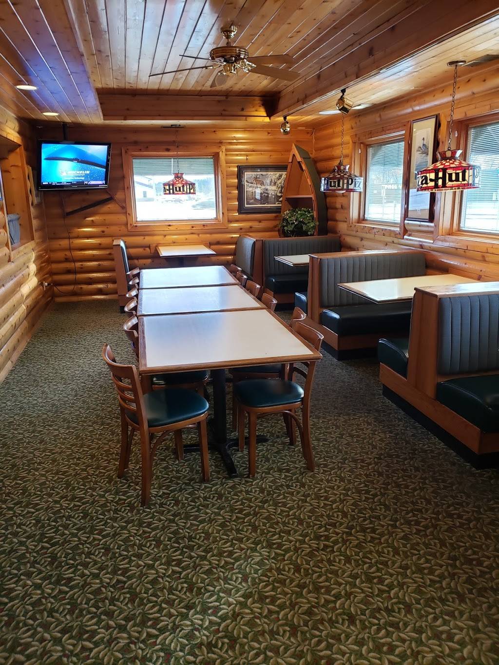 Pizza Hut | meal takeaway | 1242 W Clairemont Ave, Eau Claire, WI 54701, USA | 7158341004 OR +1 715-834-1004