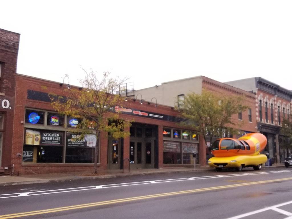 Quintons Bar & Deli | restaurant | 506 E Grand Ave, Des Moines, IA 50309, USA | 5152446624 OR +1 515-244-6624