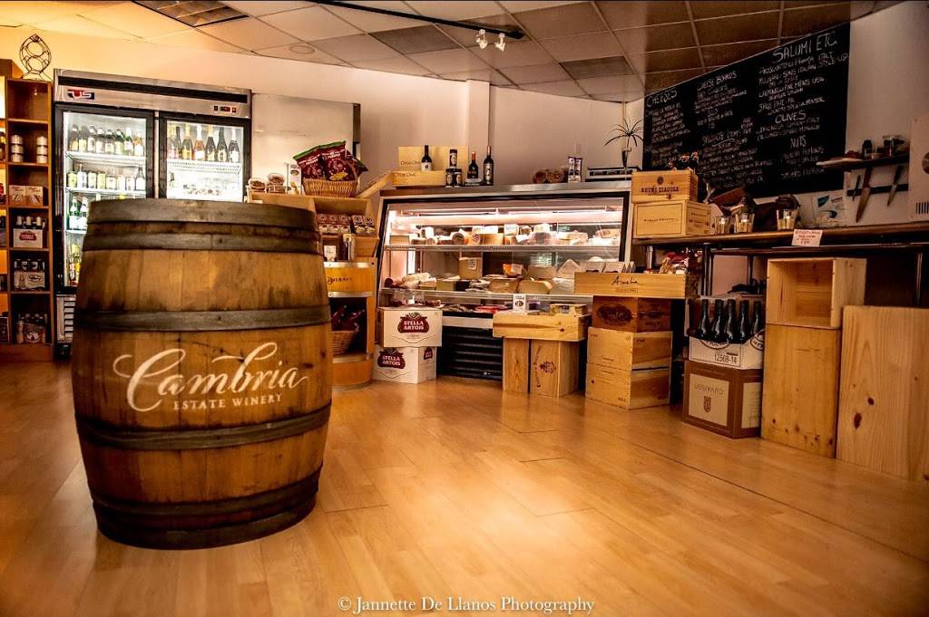 C&C | restaurant | Northbound At Flashing Yellow Light, 99201 Overseas Hwy, Key Largo, FL 33037, USA | 3054510995 OR +1 305-451-0995