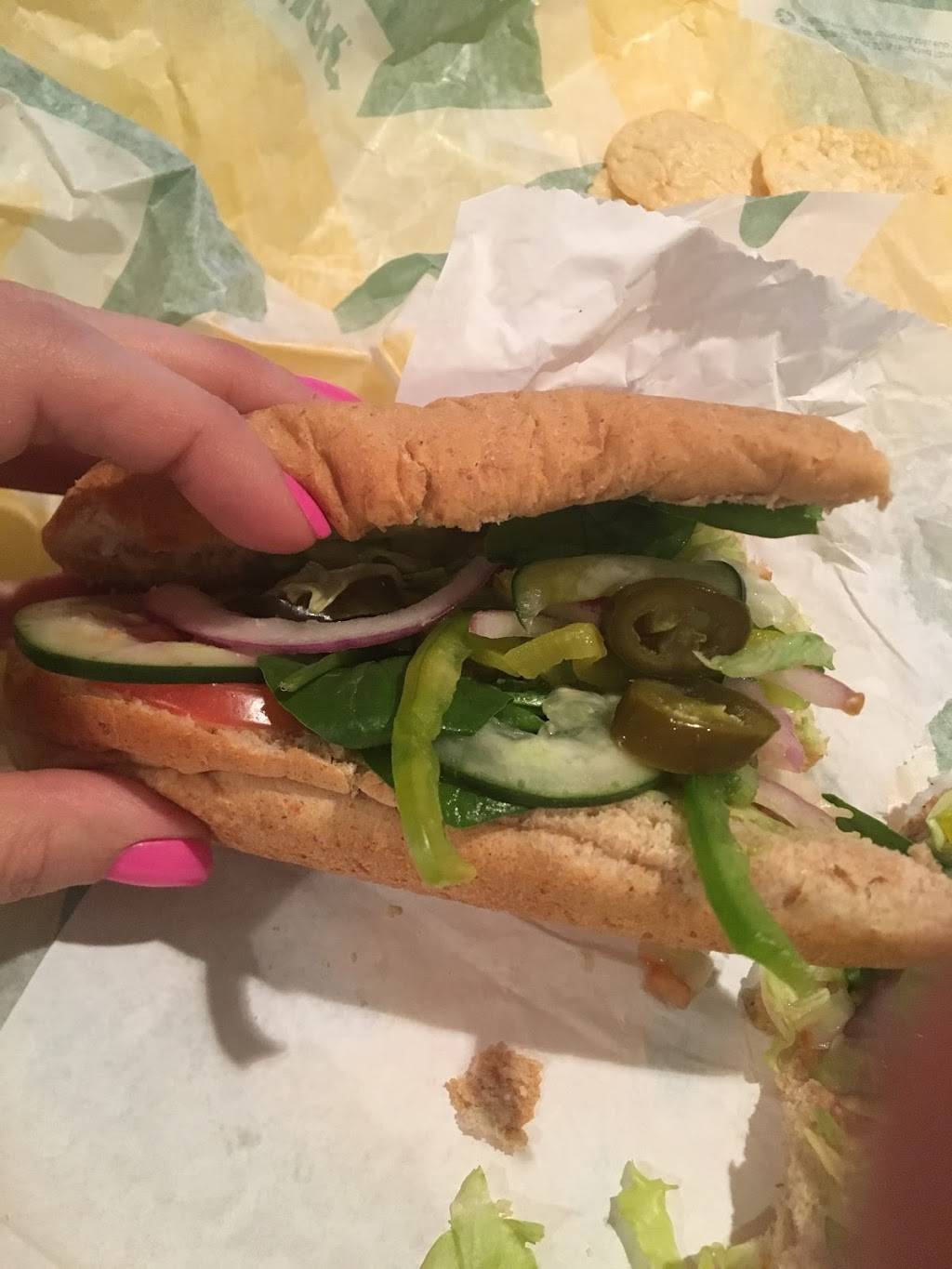 Subway | restaurant | 7960 Metro Pkwy, Sterling Heights, MI 48312, USA | 5862680800 OR +1 586-268-0800