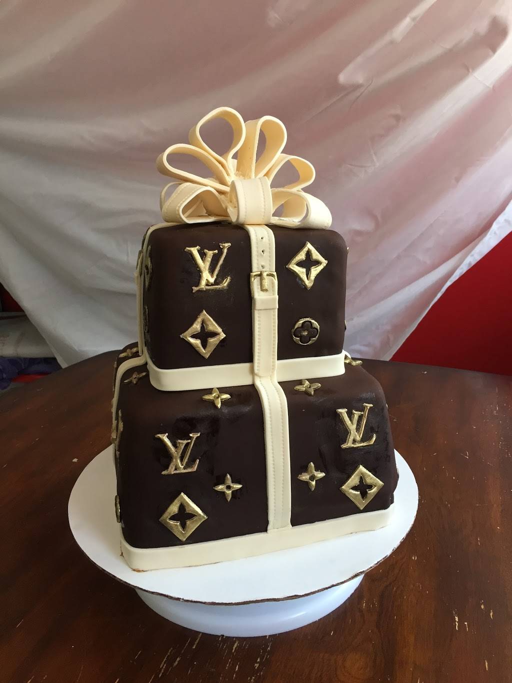 Charmed bakes | restaurant | 2305 Rue Ward, Saint-Laurent, QC H4M 1T8, Canada | 5148982535 OR +1 514-898-2535