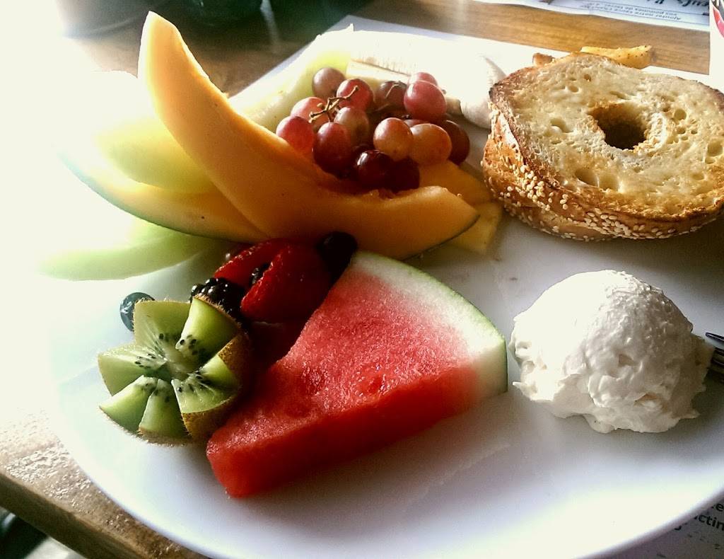 Restaurant Au Petit Chalet | restaurant | 75 Boulevard des Châteaux, Blainville, QC J7B 2A4, Canada | 5796301919 OR +1 579-630-1919