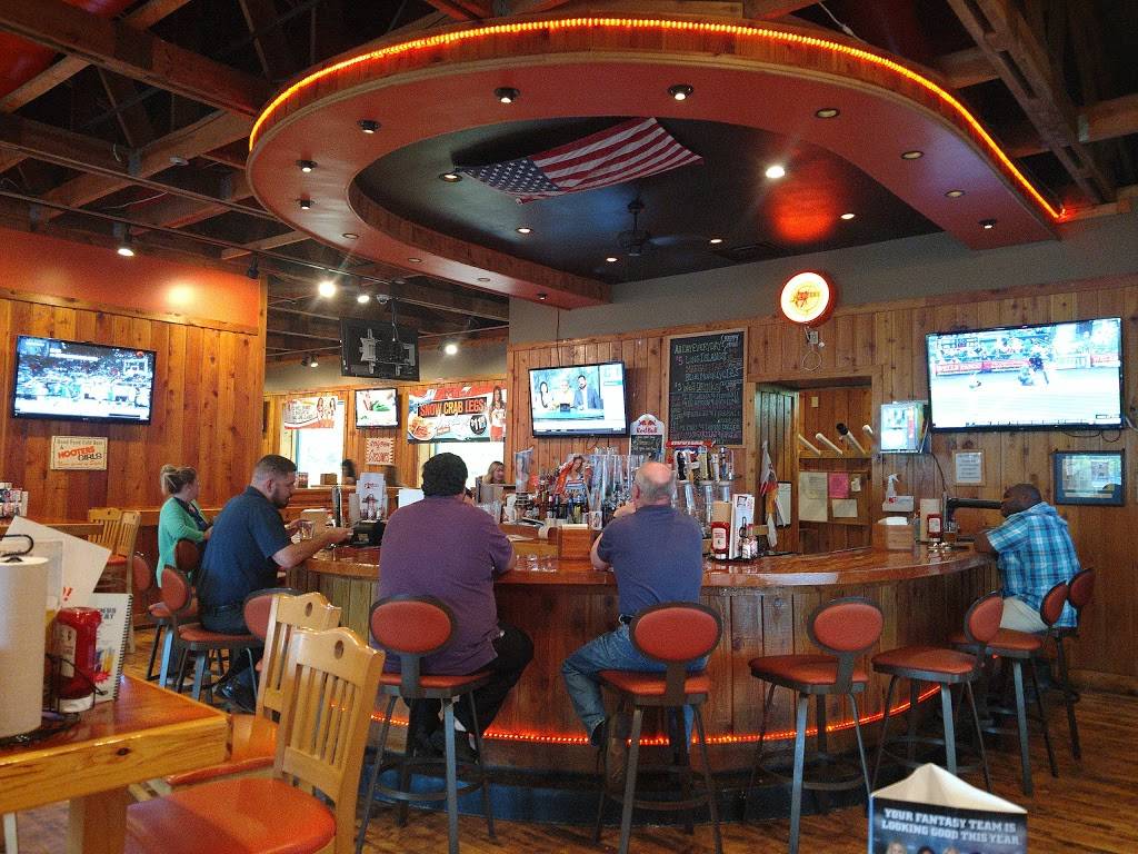 Hooters | restaurant | 1105 Merchants Way, Chesapeake, VA 23320, USA | 7575498585 OR +1 757-549-8585