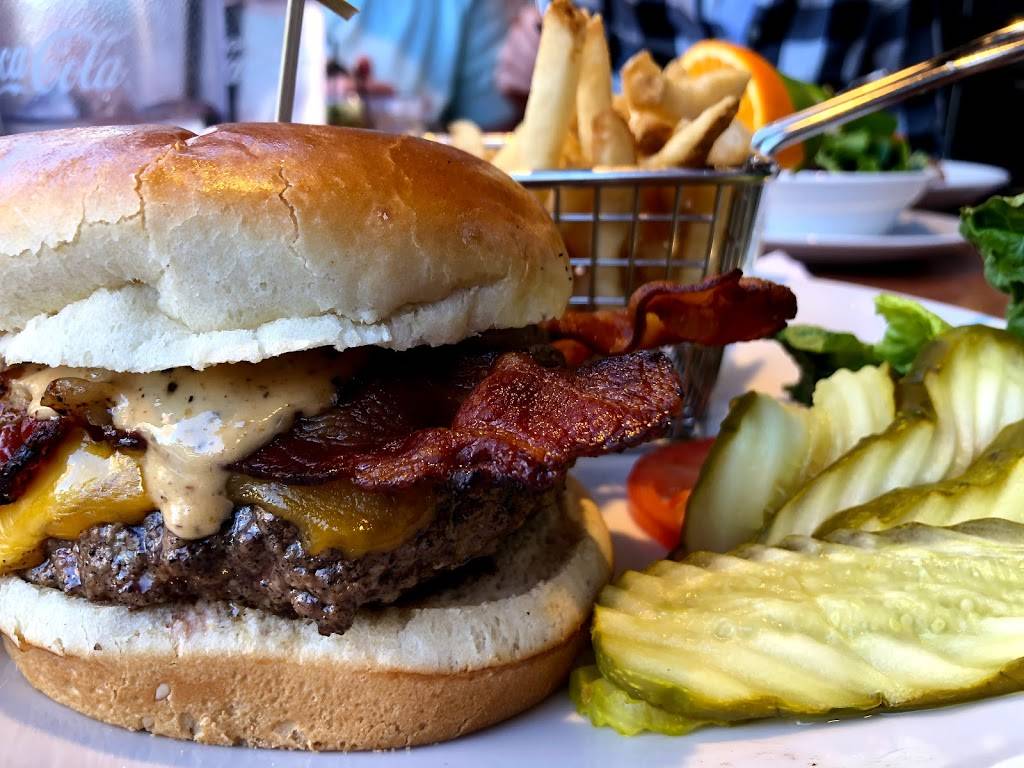 Sports & Social | restaurant | 825 Battery Ave SE #610, Atlanta, GA 30339, USA | 4049652511 OR +1 404-965-2511