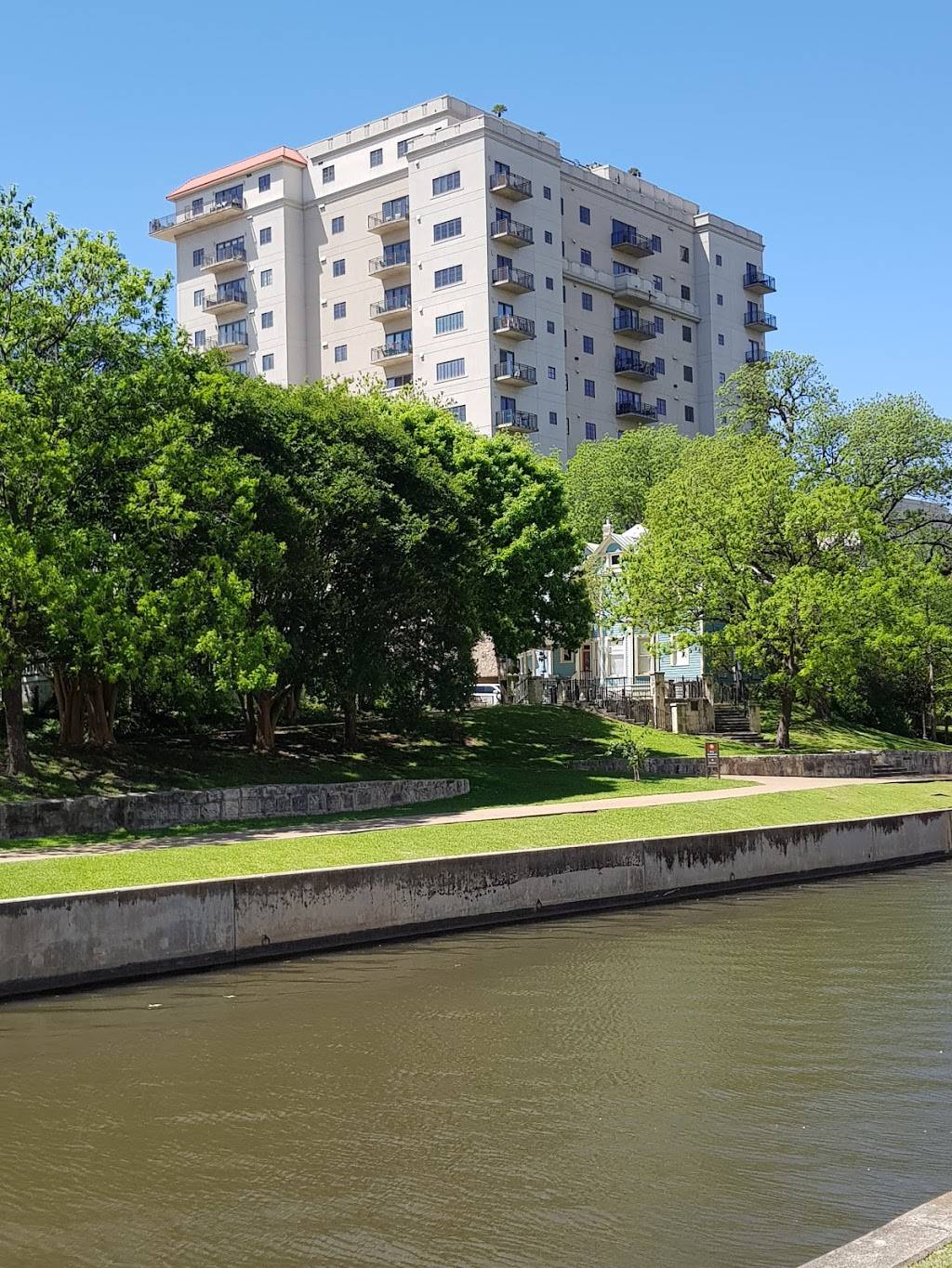 La Cascada Office | restaurant | 230 Dwyer Ave # 100, San Antonio, TX 78204, USA | 2103203982 OR +1 210-320-3982