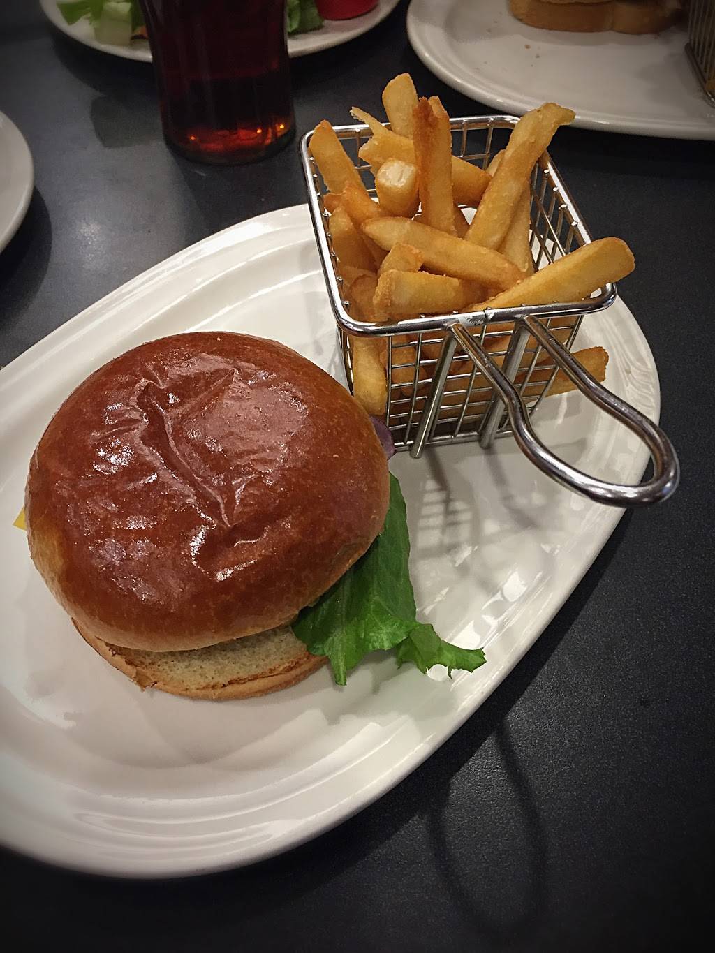 Friendlys | restaurant | 519 Heritage Rd, Southbury, CT 06488, USA | 2032648858 OR +1 203-264-8858