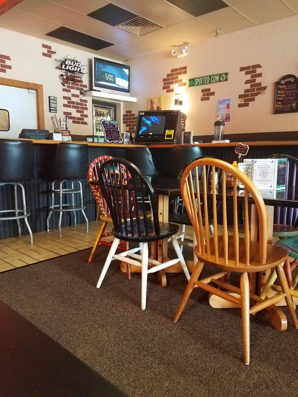 Papillons Pizza | restaurant | 1041 Grand Ave, Rothschild, WI 54474, USA | 7153599417 OR +1 715-359-9417