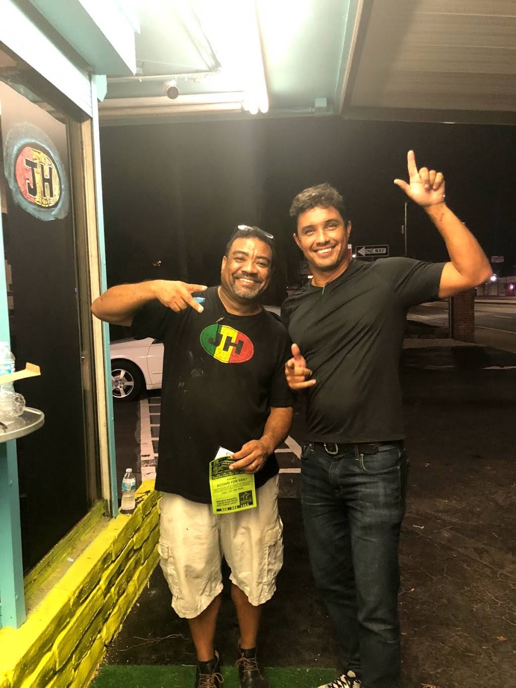 Jerk Hut Seminole Heights | restaurant | 1045 E Hillsborough Ave, Tampa, FL 33603, USA | 8135425375 OR +1 813-542-5375