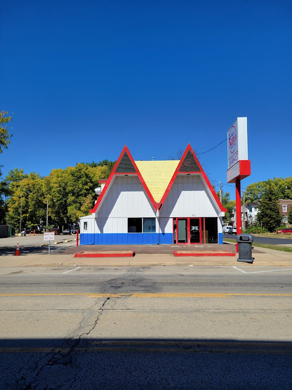 Uncle Sam’s Chicken & Fish | restaurant | 601 W Main St, Peoria, IL 61606, USA | 3099664137 OR +1 309-966-4137