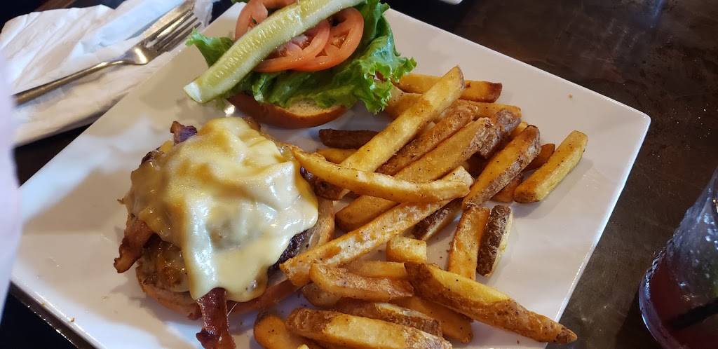 Schuggys American Grill & Taphouse | restaurant | 1055 Davis St, Hammond, WI 54015, USA | 7157962319 OR +1 715-796-2319