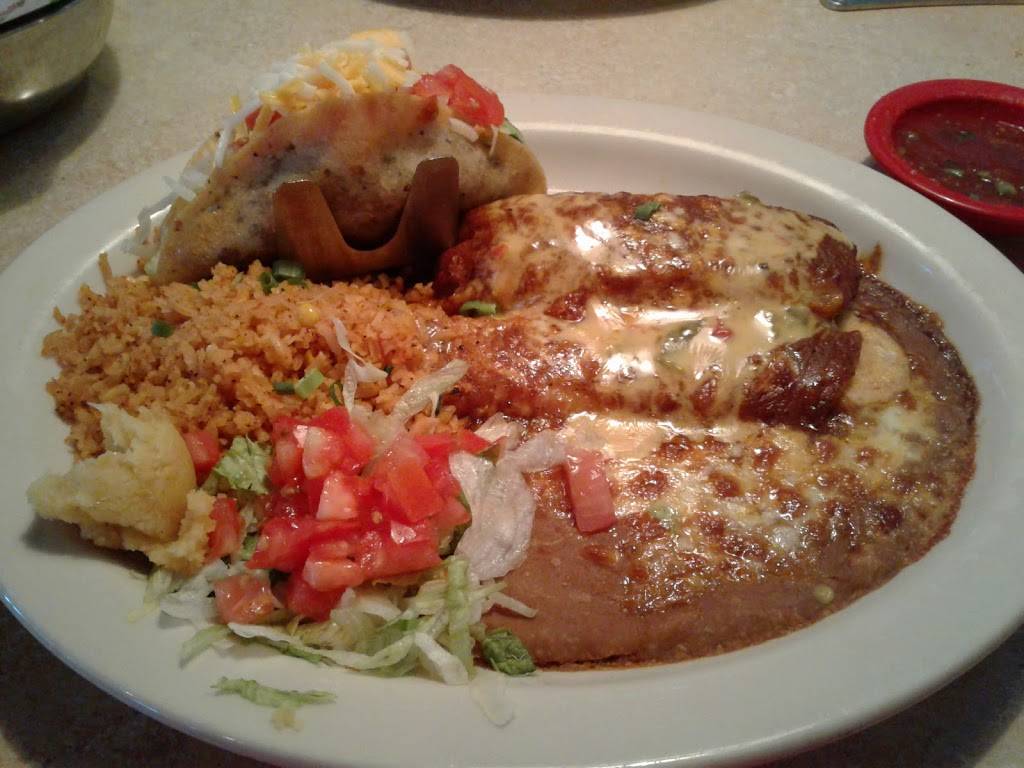 Jose Peppers | restaurant | 1425 SW Wanamaker Rd, Topeka, KS 66604, USA | 7857838100 OR +1 785-783-8100