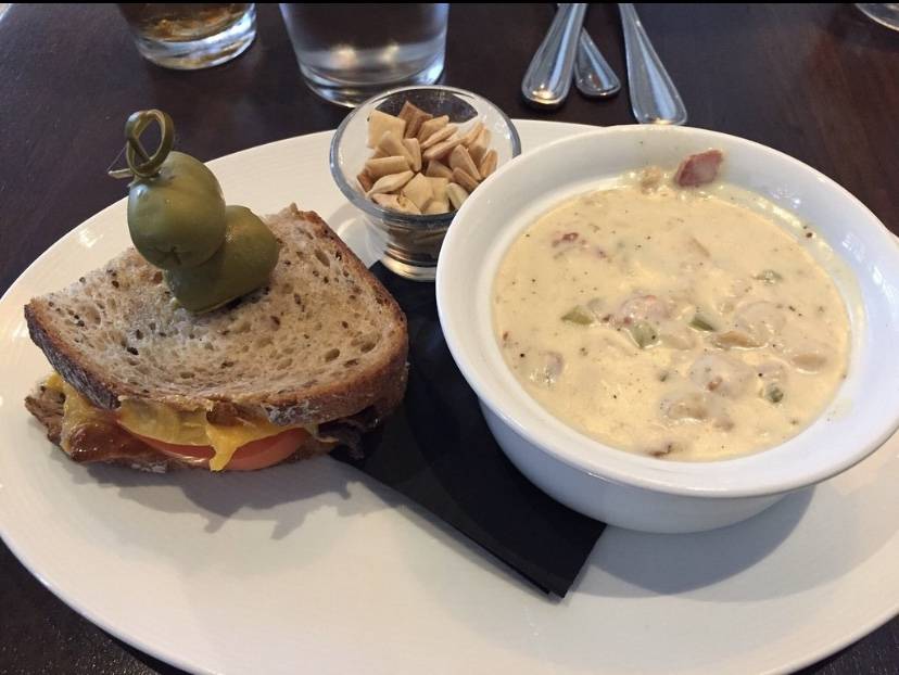 The Hourly Oyster House | restaurant | 15 Dunster St, Cambridge, MA 02138, USA | 6177652342 OR +1 617-765-2342