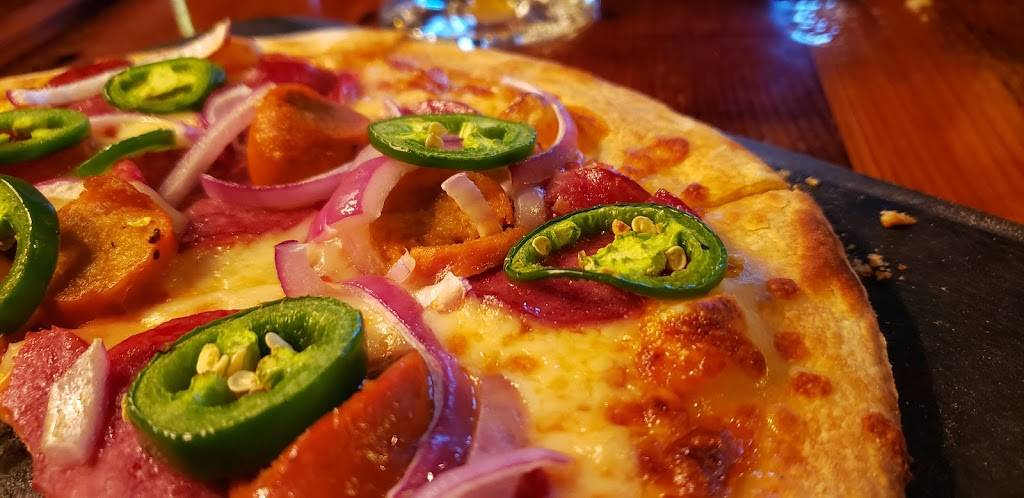 Crust & Crate Fast Fired Pizza Pub | restaurant | 2018 Ogilvie Rd, Gloucester, ON K1J 7N9, Canada | 6136566567 OR +1 613-656-6567