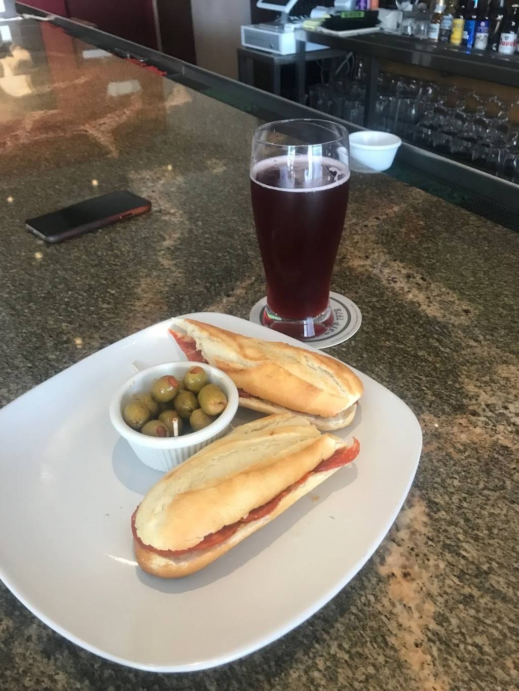 Delucia Bar | restaurant | 14123 Garfield Ave Gastropub, Paramount, CA 90723, USA | 5627887689 OR +1 562-788-7689