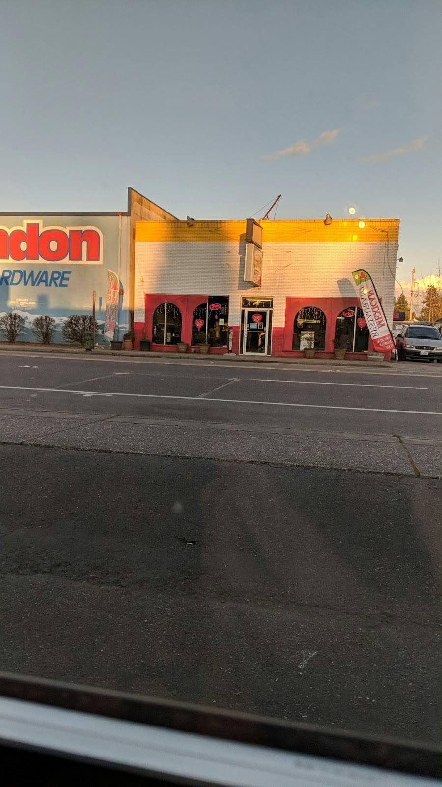 Chemos Mexican Restaurant | restaurant | 10230 16th Ave SW, Seattle, WA 98146, USA | 2067627333 OR +1 206-762-7333