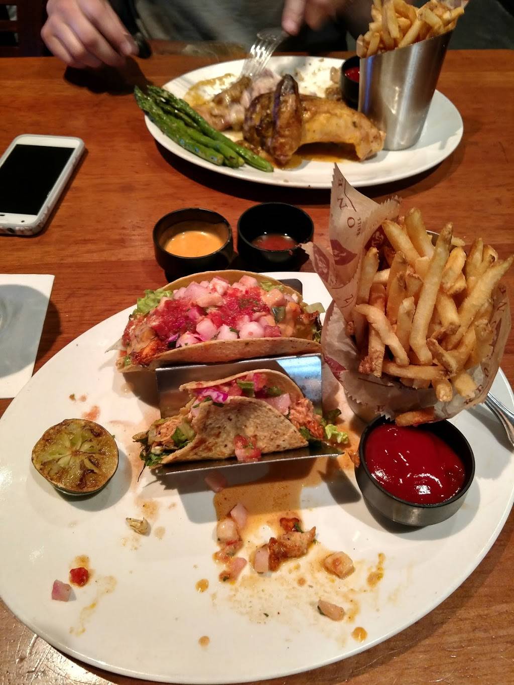 Redstone American Grill | restaurant | 155 National Plaza, Oxon Hill, MD 20745, USA | 3018393330 OR +1 301-839-3330