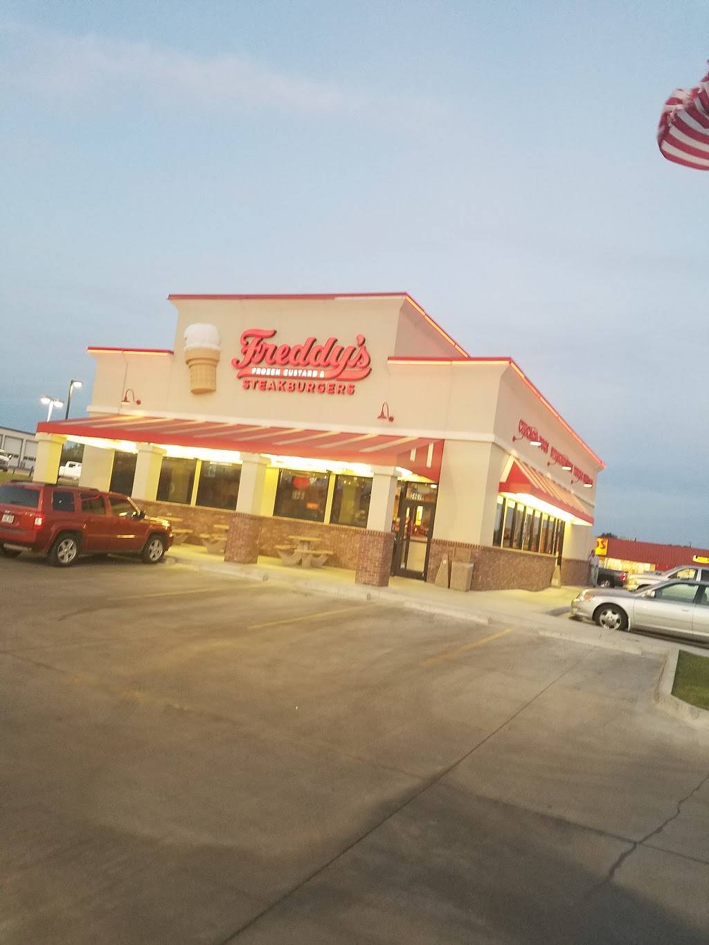 Freddys Frozen Custard & Steakburgers | restaurant | 2407 N 14th St, Ponca City, OK 74601, USA | 5807495944 OR +1 580-749-5944